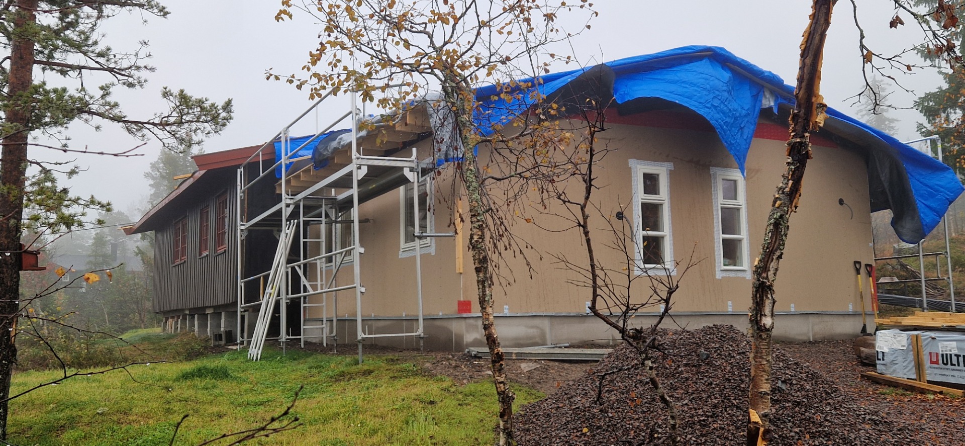 Hytta med tilbygget sett fra nord