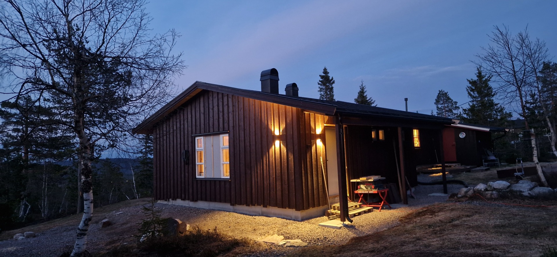 Fin vårkveld og plankestablene er ryddet bort.